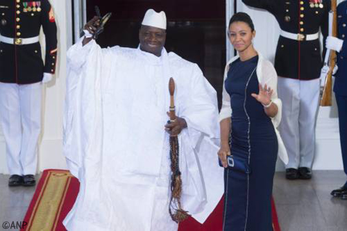 Adama Barrow beëdigd als president Gambia