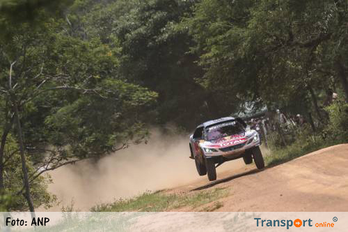 Loeb pakt dagzege in tweede rit auto's Dakar