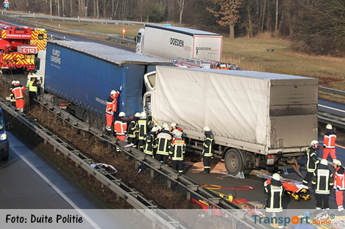 Vrachtwagenchauffeur zwaargewond bij ongeval op Duitse A27 [+foto]