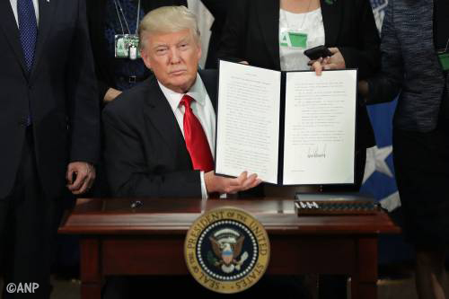 Trump tekent order bouw 'Mexicaanse' muur 