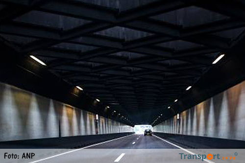 Toch files voor gerenoveerde Velsertunnel door te hoge vrachtwagen