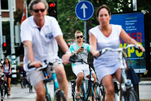 'Driekwart voor verbod appen op fiets'