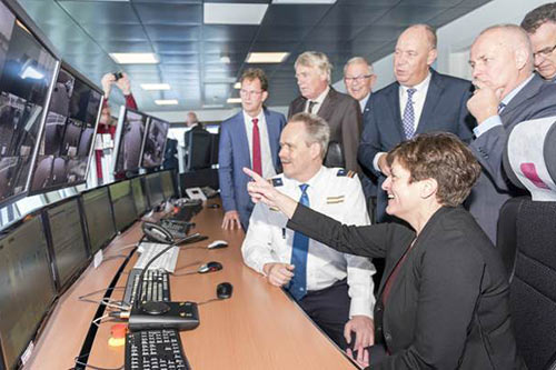 Rijkswaterstaat opent vernieuwde Meppelerdiepsluis in Zwartsluis