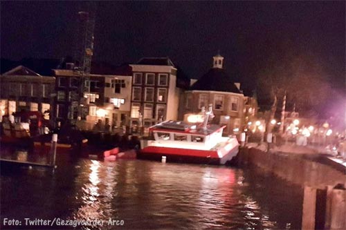 Kraan op omvallen in centrum Dordrecht [+foto]