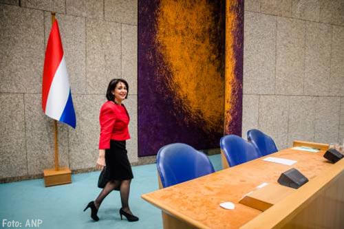 Nederlandse vlag in vergaderzaal Tweede Kamer
