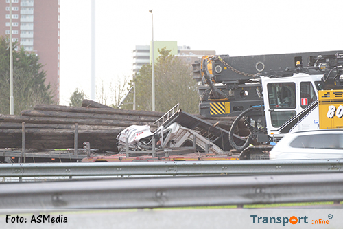 Verkeerschaos na ongeval met auto's en vrachtwagens op Van Brienenoordbrug [+foto]