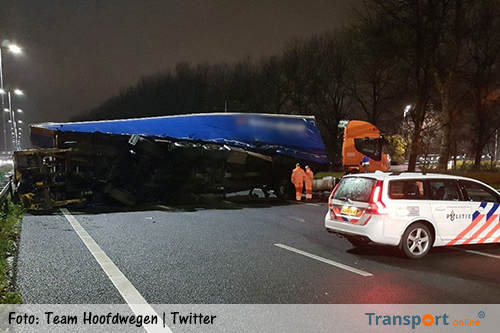 A2 richting Amsterdam zeker tot middernacht dicht door ongeval met vrachtwagen