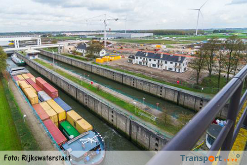 Gedeeltelijke scheepvaartstremming Prinses Beatrixsluis tijdens reparatiewerkzaamheden