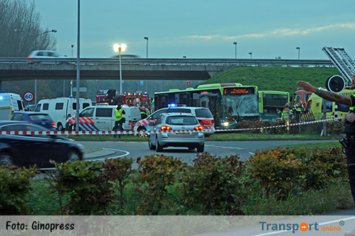 Meerdere gewonden bij frontale aanrijding tussen twee stadsbussen in Almere
