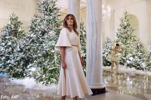 Melania Trump tovert Witte Huis om in kerstbomenbos [+video]