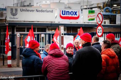 Werknemers Unox leggen werk opnieuw neer