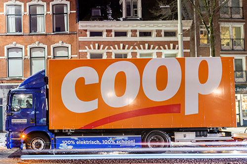 Coop gaat met elektrische vrachtwagens de Rotterdamse binnenstad in