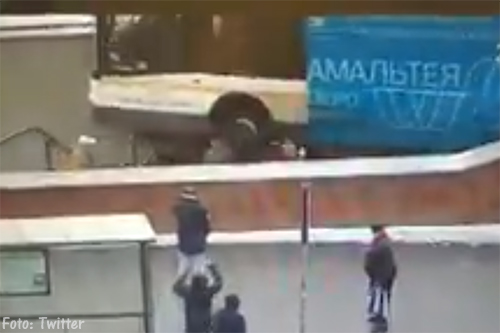 Bus rijdt metrostation in Moskou binnen: meerdere doden [foto+video]