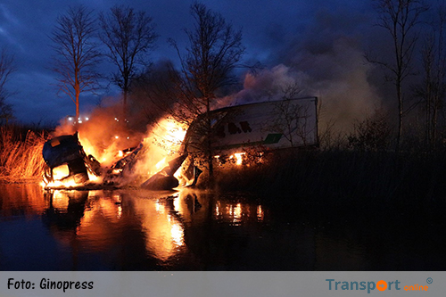 Vrachtwagen in brand gevlogen na dodelijk ongeval op N377 [+foto's&video]