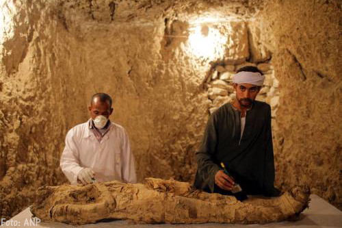 Archeologen vinden mummie in graftombe Luxor