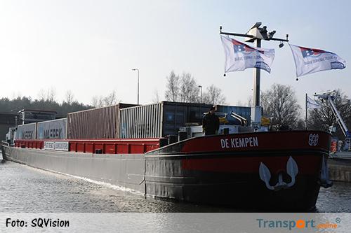 Eerste containerschip haventerminal De Kempen binnen en brengt eerste containervracht