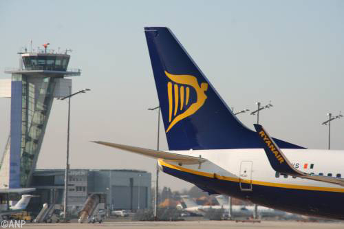 Lage ticketprijzen drukken winst Ryanair
