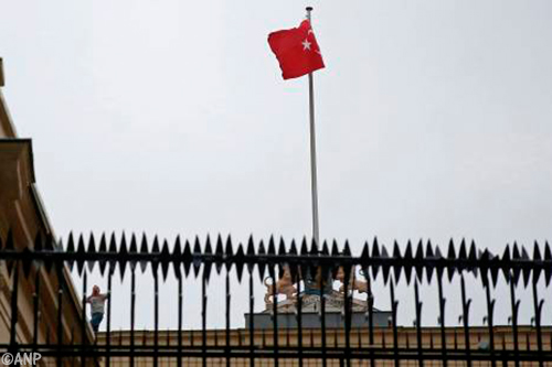 Nederlands protest over hijsen Turkse vlag