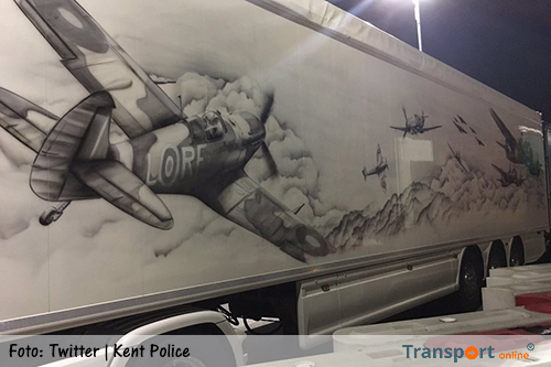 Bijzondere Poolse vrachtwagen trekt aandacht van Britse politie [+foto's]