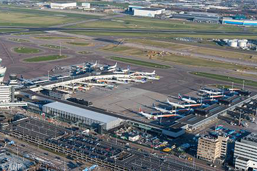 Toestel Jet Airways keert terug naar Schiphol