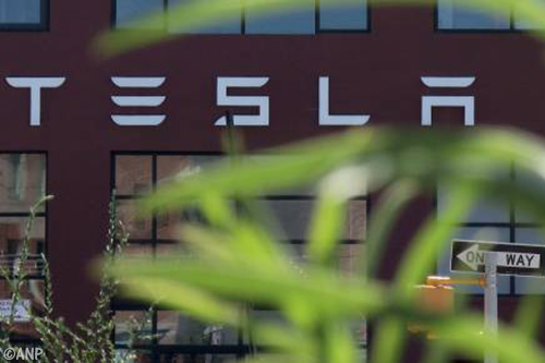 Tesla roept duizenden auto's terug