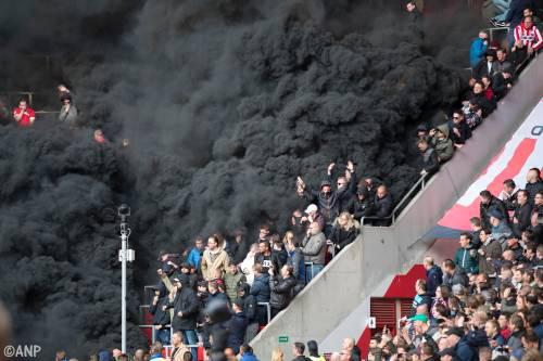 Onderzoek naar rookpotten in PSV-stadion in volle gang