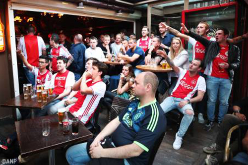 Supporters Ajax jagen op dure tickets 