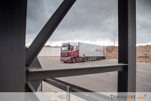 Bol Transport breidt uit met Renault Trucks T High met Carnehl Cargo Floor Trailer