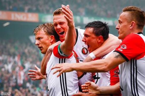 Feyenoord pakt titel met winst op Heracles