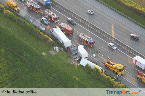 Drie gewonden en urenlange afsluiting Duitse A81 na ongeval met vrachtwagens [+foto's] 