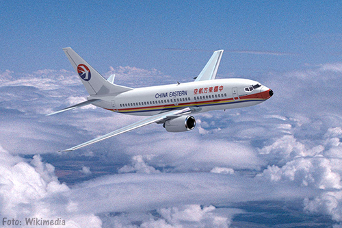 Chinese Airbus keert om met gat in motorkap [+foto]