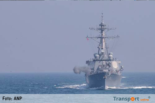 Zeven vermisten na aanvaring marineschip VS door containerschip [+foto's]