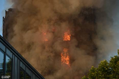 Meer dan vijftig gewonden door brand in torenflat Londen [+foto's]