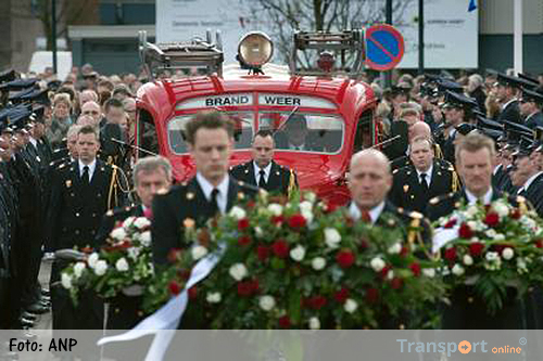 Brandweermensen herdenken omgekomen collega's