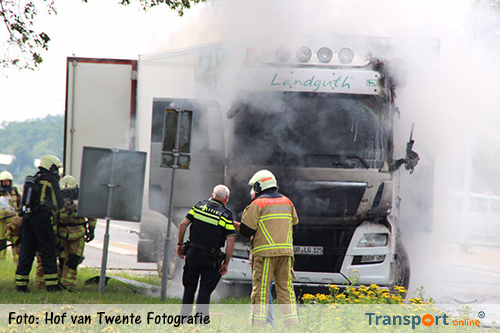 Vrachtwagen in brand op N350 [+foto]