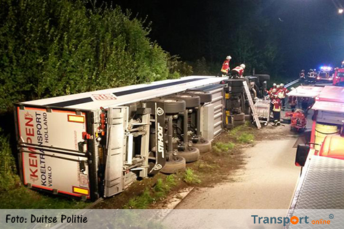 Nederlandse vrachtwagen kantelt op Duitse A48 [+foto]