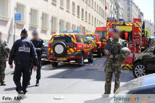 Automobilist rijdt in op bushokjes Marseille, zeker 1 dode [+foto's]