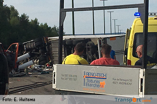 Vrachtwagen gekanteld op Belgische E25 [+foto's&video]