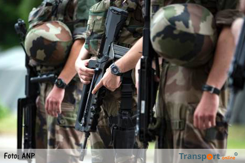 Militairen opzettelijk aangereden in Parijs [+foto]