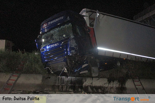 Vrachtwagenchauffeur ernstig gewond na ongeval op Duitse A4 [+foto's]