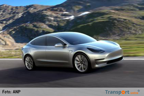 Tesla: Model 3 is een hit