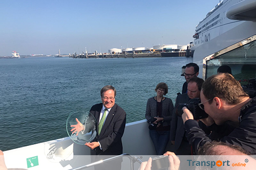 Nieuwe premier Noordrijn-Westfalen bezoekt Rotterdamse haven