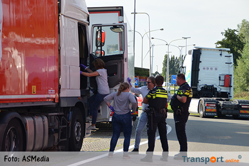 Dode aangetroffen in cabine vrachtwagen in Westdorpe [+foto]