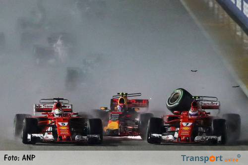 Max Verstappen na crash snel klaar in Singapore