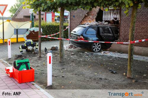 Bewoner huis Luyksgestel overleden na binnenrijden auto