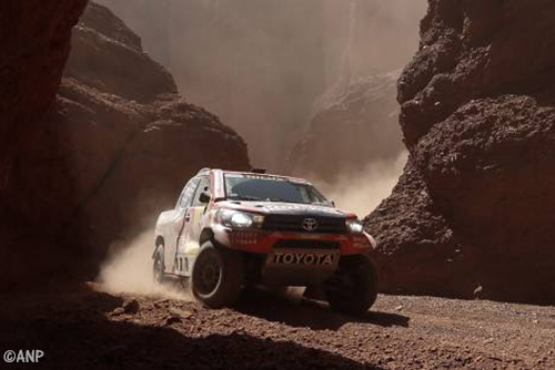 Nasser Al-Attiyah valt uit in Dakar Rally