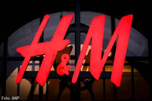 Kritiek op H&M na foto van jongen in apentrui