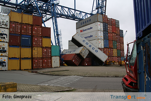 Omgewaaide containers beschadigen containerlift [+foto]