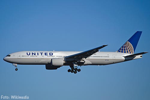 Vliegtuig United keert terug, 15 mensen onwel [+foto]