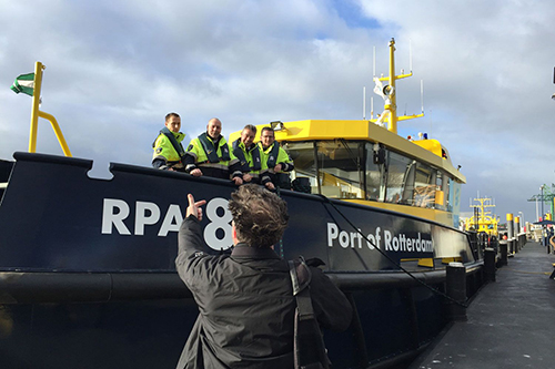 Havenbedrijf Rotterdam neemt hybride vaartuig in de vaart